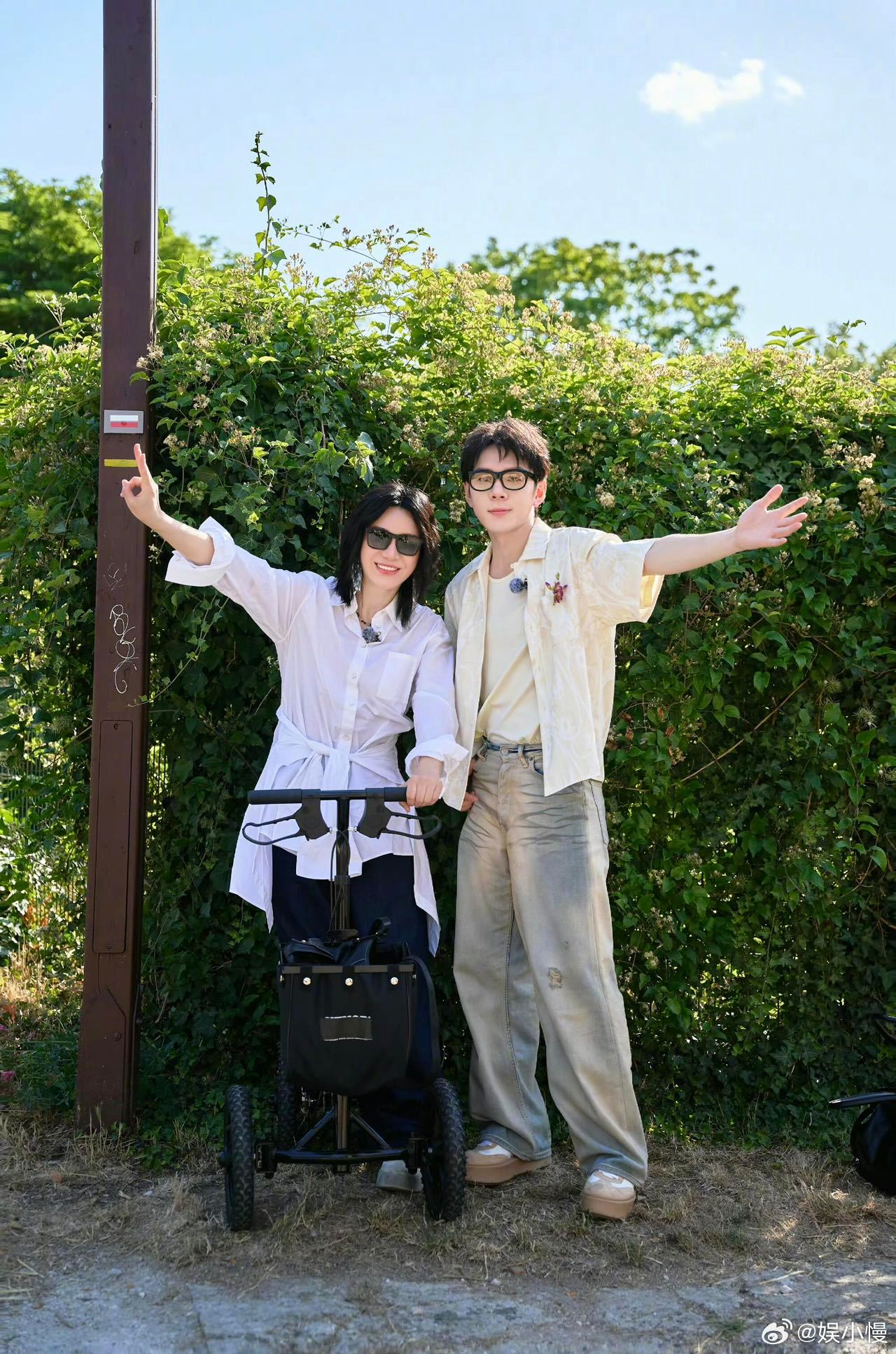 义乌偶遇尚雯婕李佳琦逛小商品尚雯婕李佳琦现身义乌小商品市场，沉浸式扫货既视感拉满