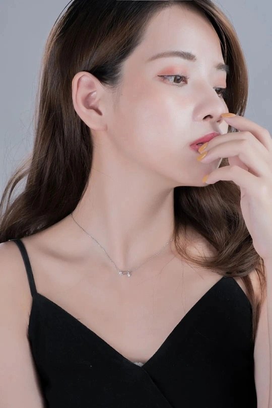 我的锁骨没什么不能见人的慢慢和自己的身体和解，才是成年人的必修课。放下对精致锁骨