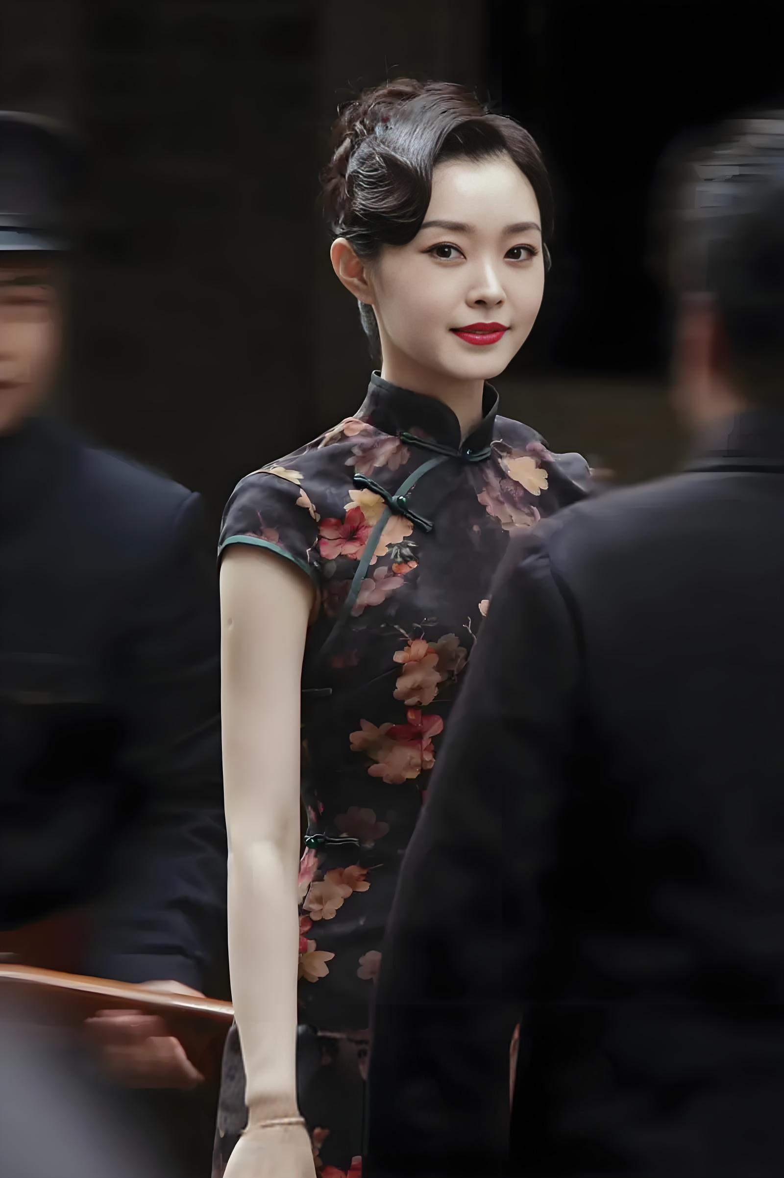 伪装者 《伪装者》电视剧播出十年了，这部剧的女一号不是 饰演大姐的刘敏涛、不是饰