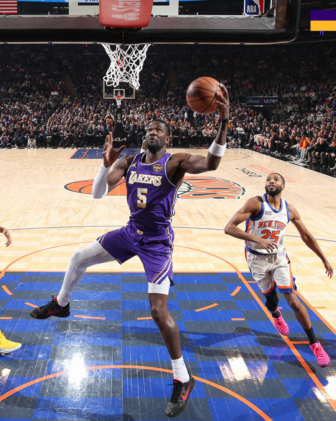 湖人vs尼克斯  | 第一节🔚湖人3️⃣3️⃣ - 2️⃣7️⃣尼克斯暂时取得