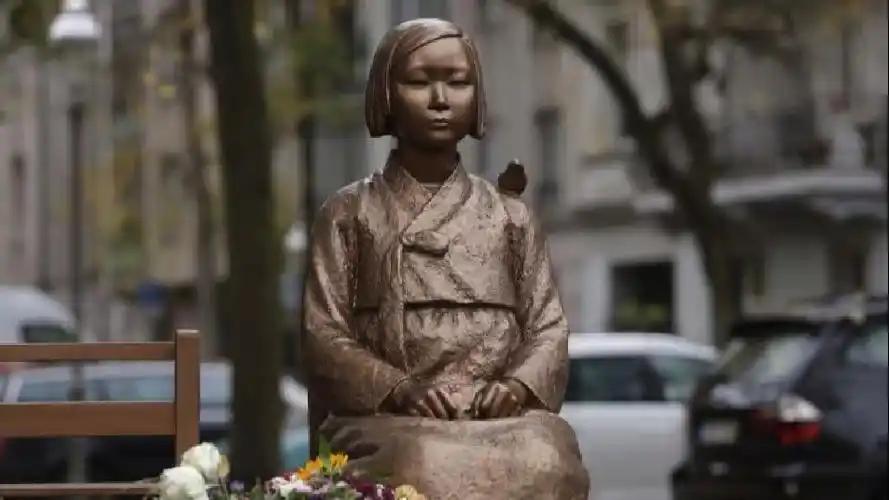 一座雕像能有什么杀伤力？没有，但日本政府用实际行动告诉全世界，有，而且很大，大到