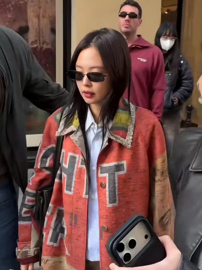 Jennie香奈儿大秀待遇Jennie巴黎新街拍Jennie巴黎新街拍，太美噜