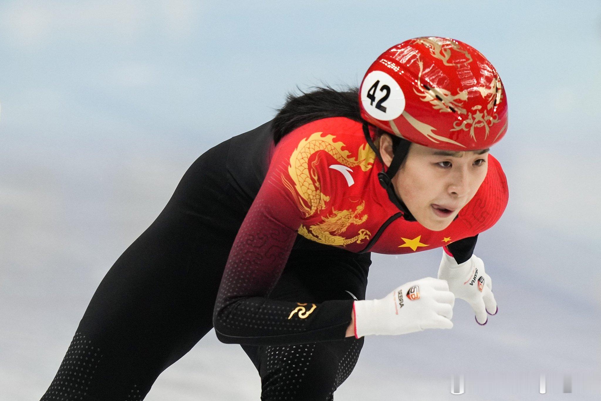 宁忠岩张楚桐中国代表团旗手米兰冬奥会开幕式，中国代表团旗手：速度滑冰男子运动员宁