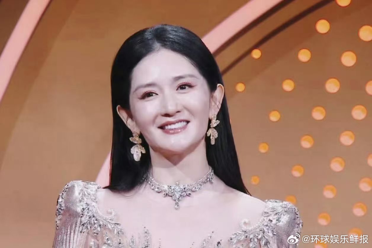 谢娜 太阳女神出发啦元气满满魅力无限，大方得体超吸粉，微博之夜坐等娜姐高光名场面