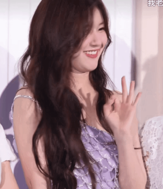 本来少年的你是鹿晗的然后鹿晗没去，去了甜蜜暴击，本来甜蜜暴击是王一博的，然后只能