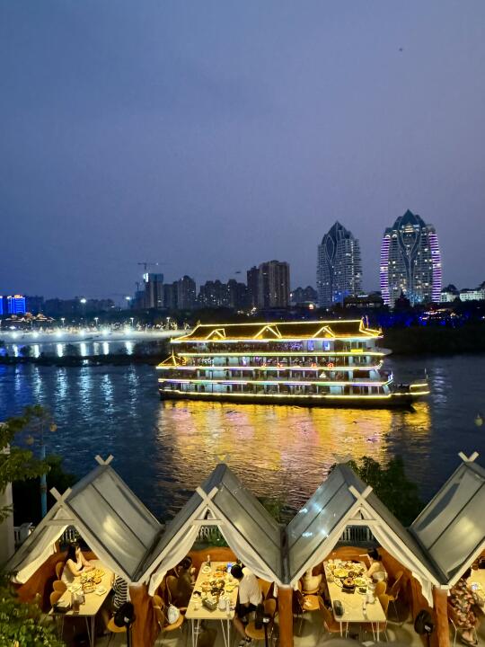 🌇在澜沧江边被这家神仙餐厅美到失语！