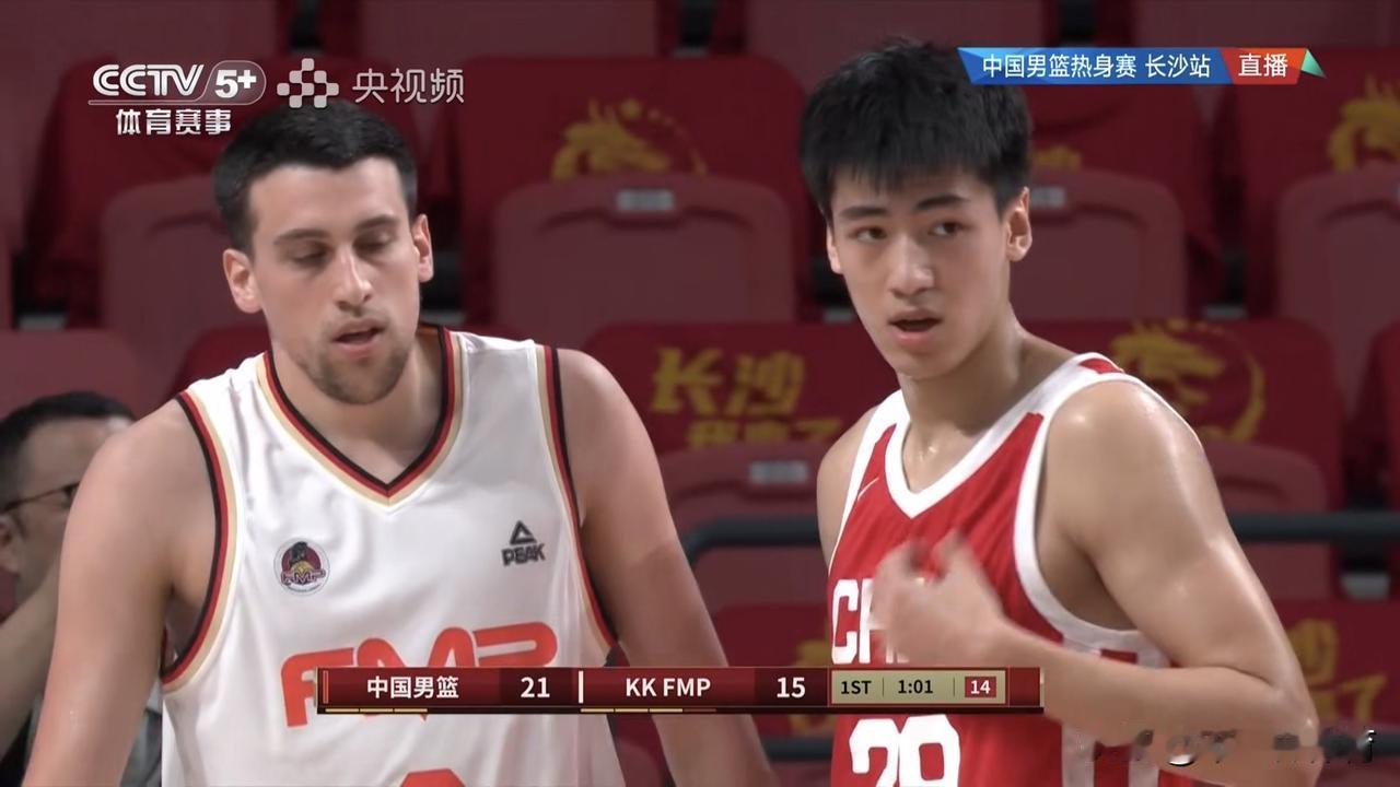 中国男篮长沙热身赛二番战81-82惜败塞尔维亚FMP队，庞峥麟17分，廖三宁17