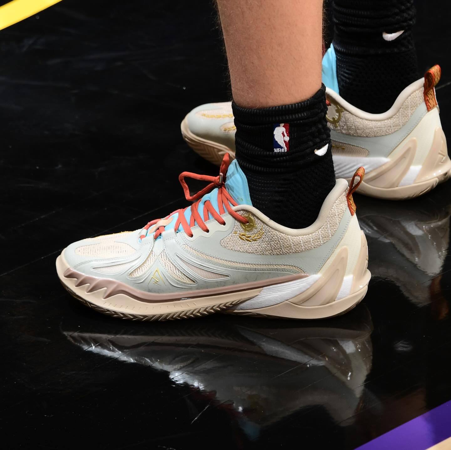 里夫斯更新了ins 图片里夫斯洛杉矶湖人