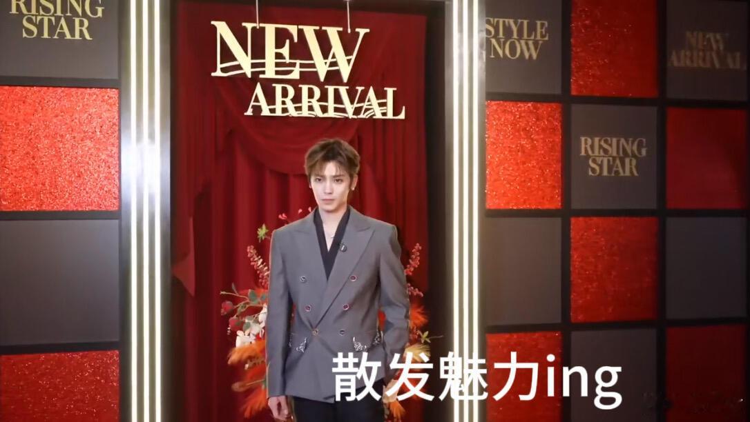 侯明昊顶着这张脸到处玩抽象 长这么帅偏偏走搞笑路线，反差萌真的太戳人，越看越上头