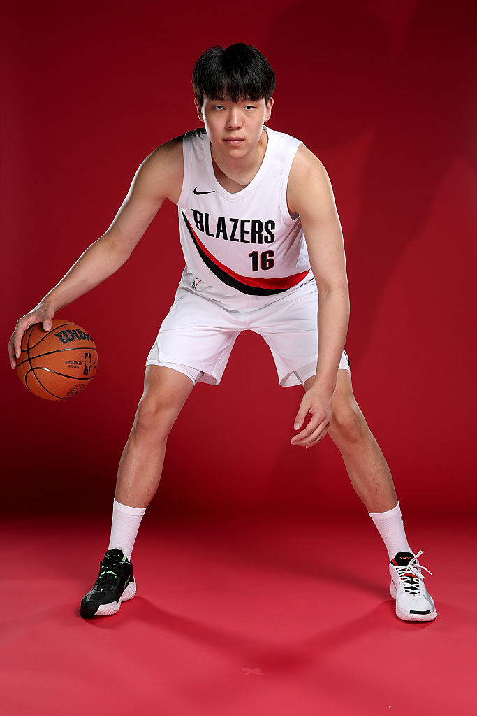 杨瀚森媒体日定妆照！杨瀚森 NBA媒体日 ​​​