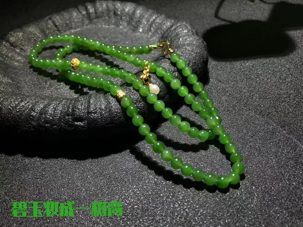 碧色承露：和田玉碧玉链的贵气之韵

 若论玉石中最能承载东方贵气的色彩，和田玉碧