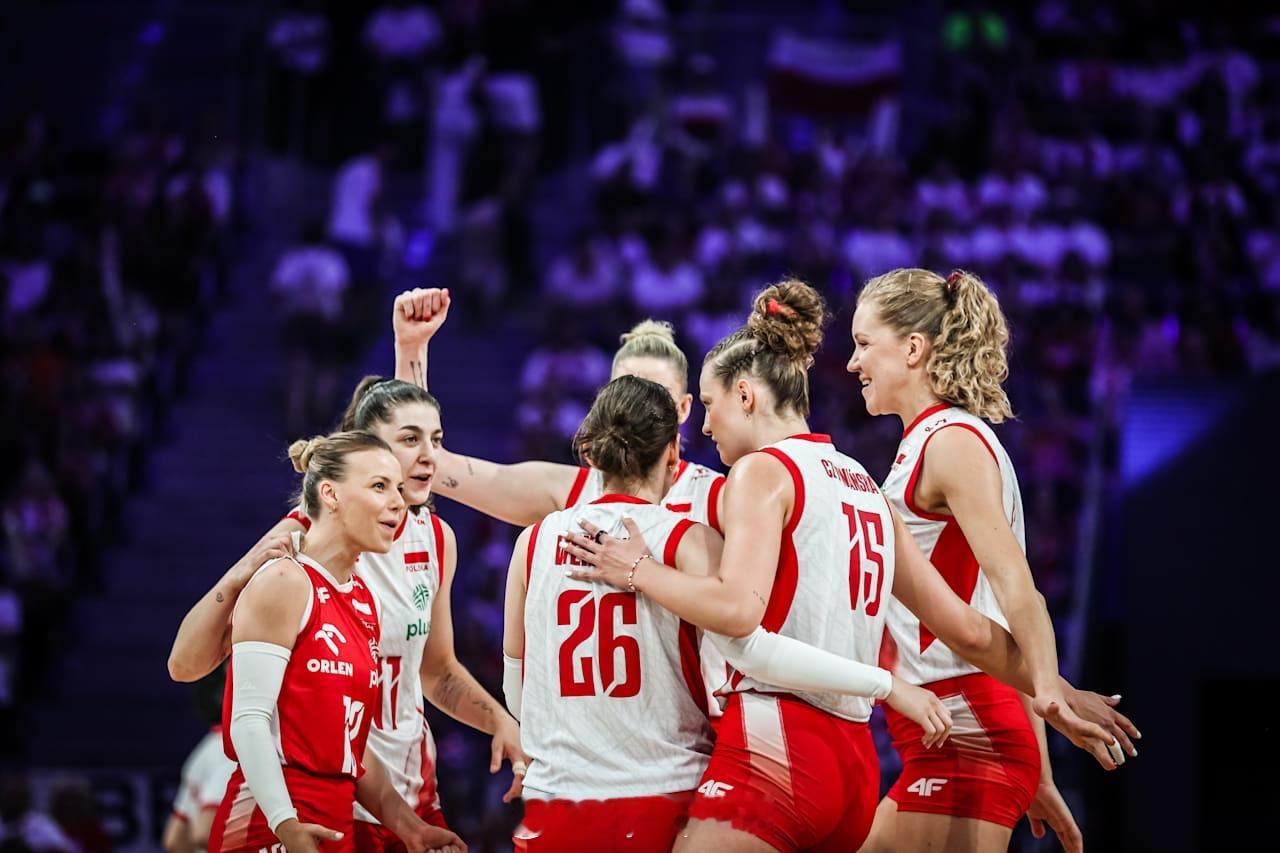【国家女排联赛波兰3-1日本摘铜 拦网15-2科尔内卢克8拦】2025世界女排联