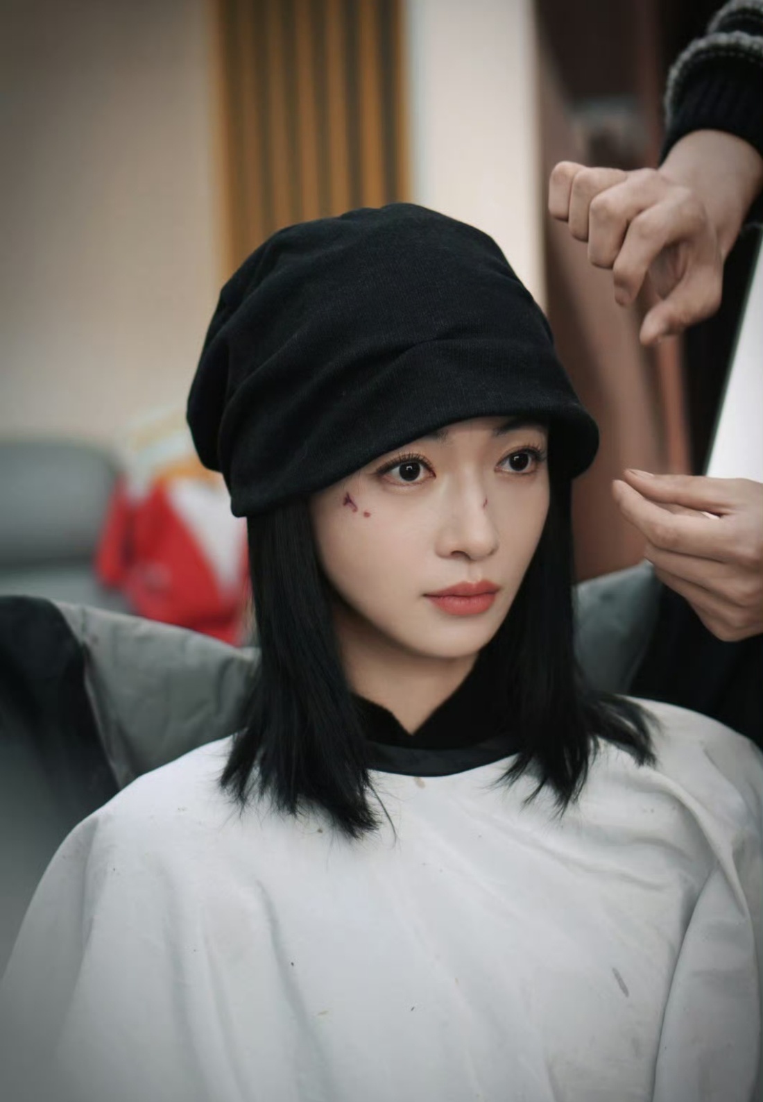 吴谨言帮我问问周燕，图能不能从四张长到九张