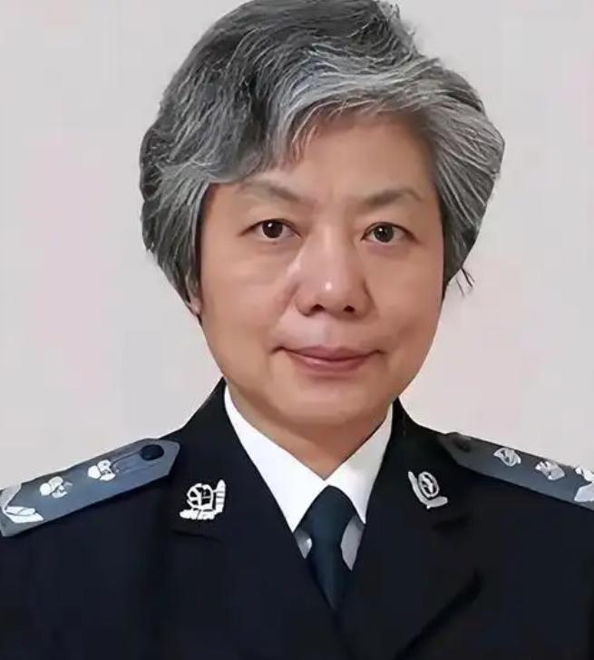 “不能判刑，那就高额罚款！”中国人民公安大学李玫瑾教授建议，凡是扶了老人被要求天