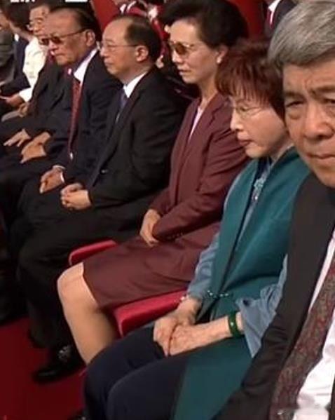 在台蛙岛那个堪比纳粹的绿色恐怖环境，还能顶住压力来参加阅兵，确实不容易九三盛大阅