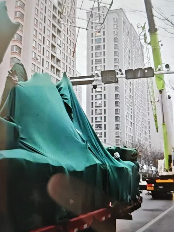 即墨古城新春灯展又开始布展了，还是在古城城墙上，据说这次规模更大了，估计整个城墙