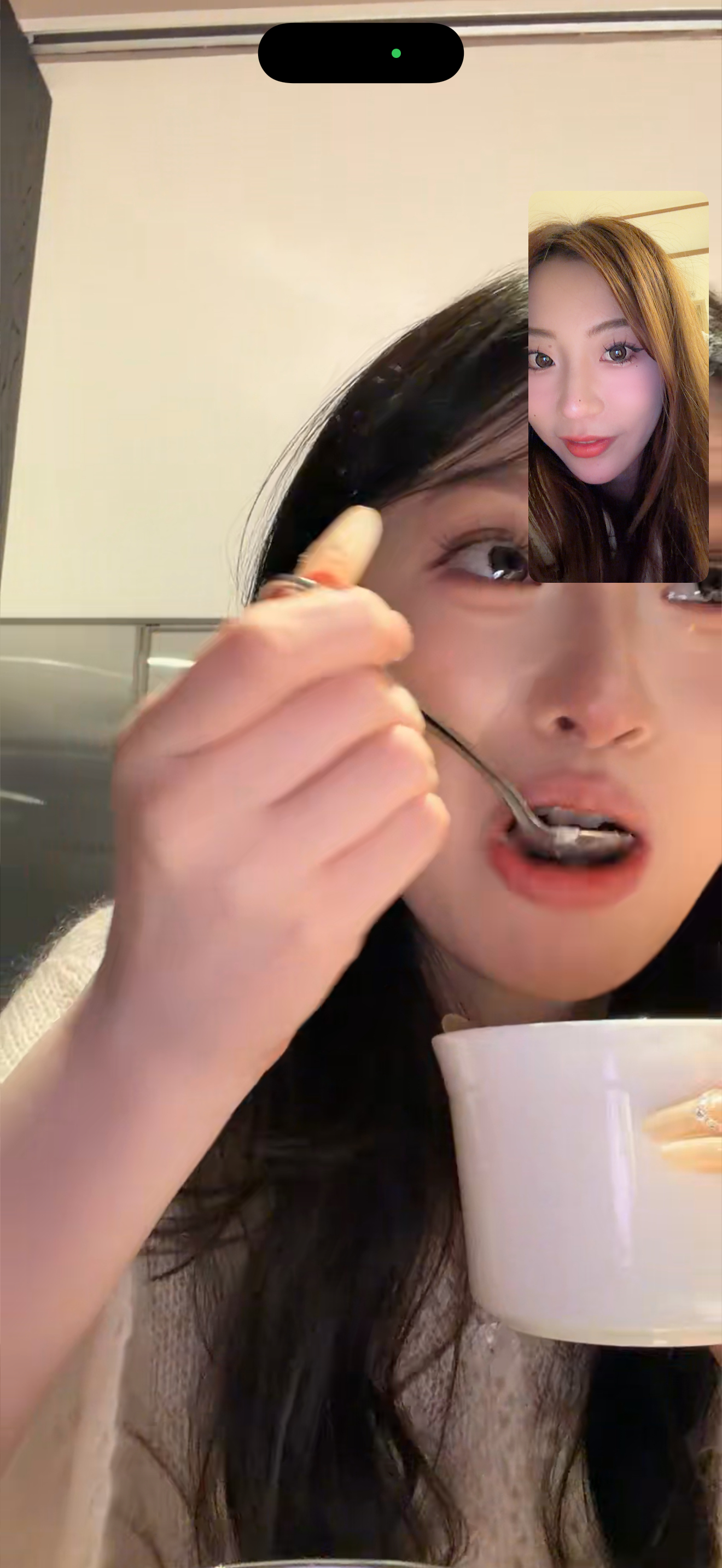 两个人又聊美了