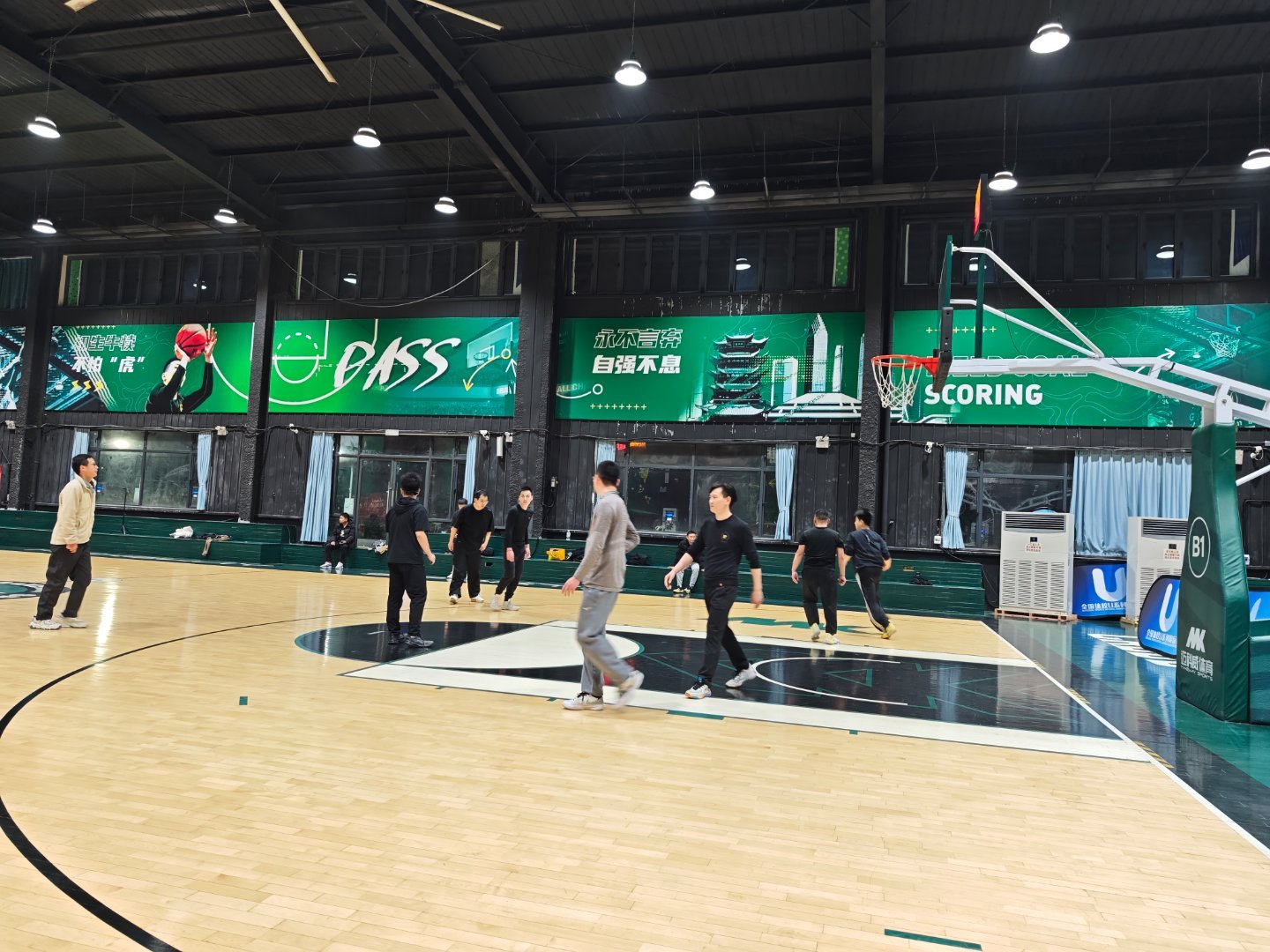 篮球是不可能停的！冬天更要动起来！🏀🔥