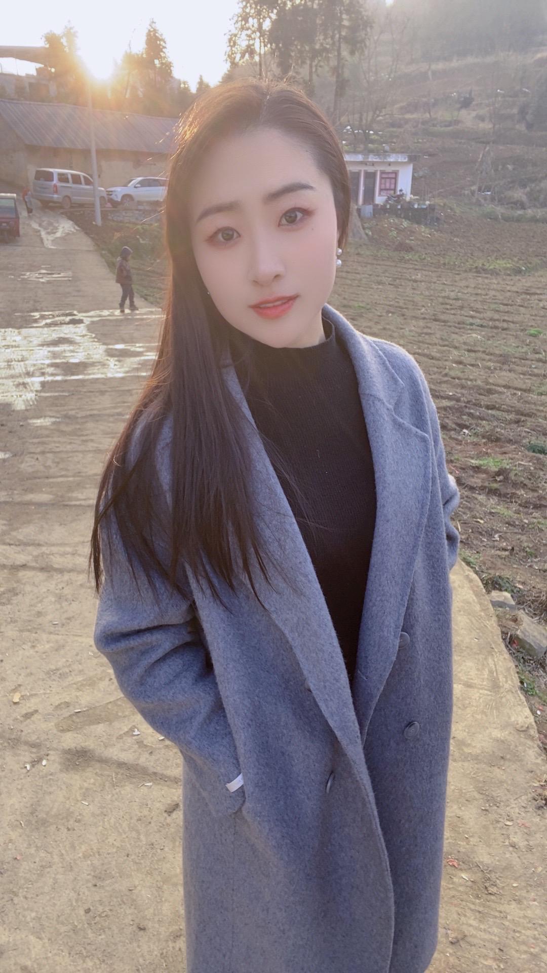 今年的春节小品不再是催婚，而是劝诫年轻人：结婚一定要擦亮眼睛，去爱本身...