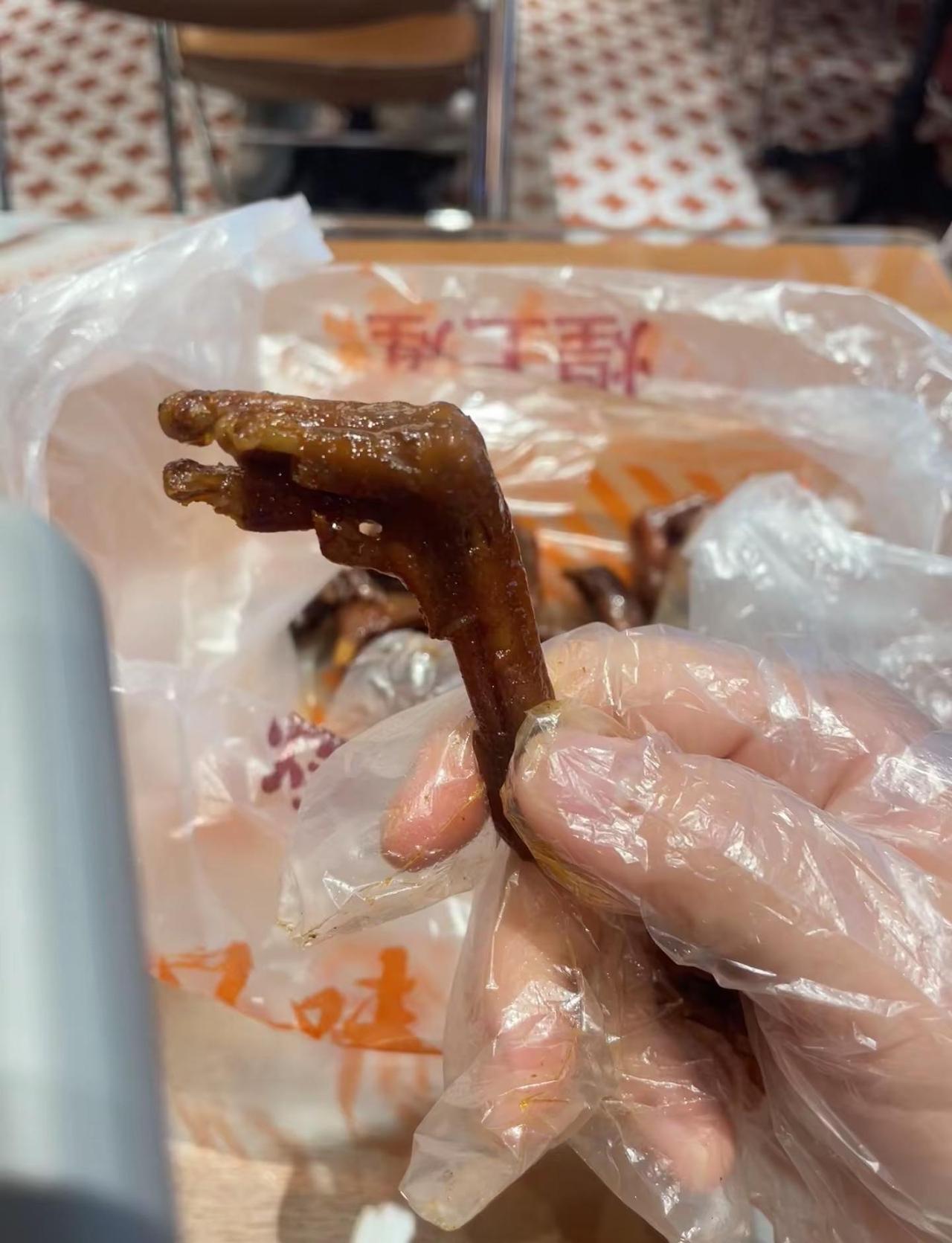 我要自由自在简简单单，不去理会这世界多难，哪怕脚步放的很慢，心安才是唯一的答案用