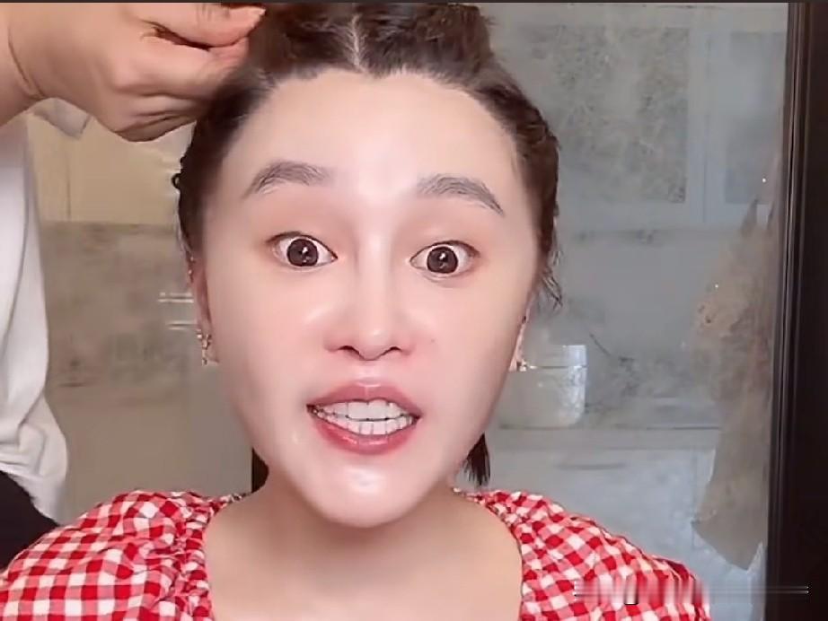 赵本山的女儿球球在直播的时侯，有个粉丝说:“我看到你就来气，什么时候能不看到你”