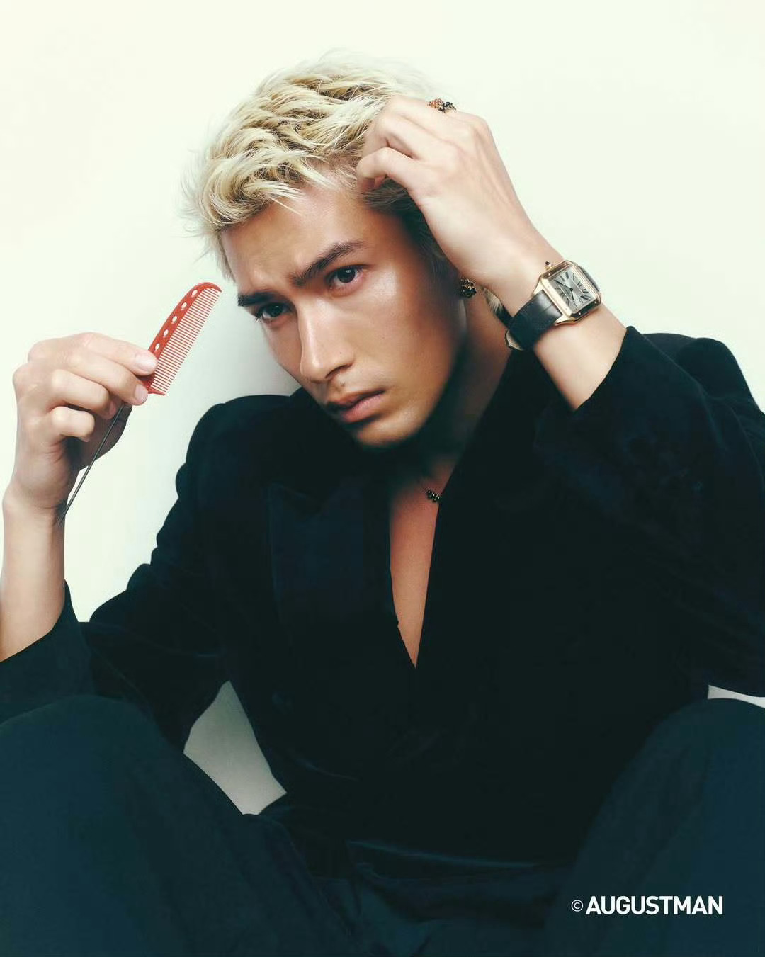 米卡  AUGUSTMAN 马来西亚版五月刊，解锁海外新刊，佩戴 Cartier