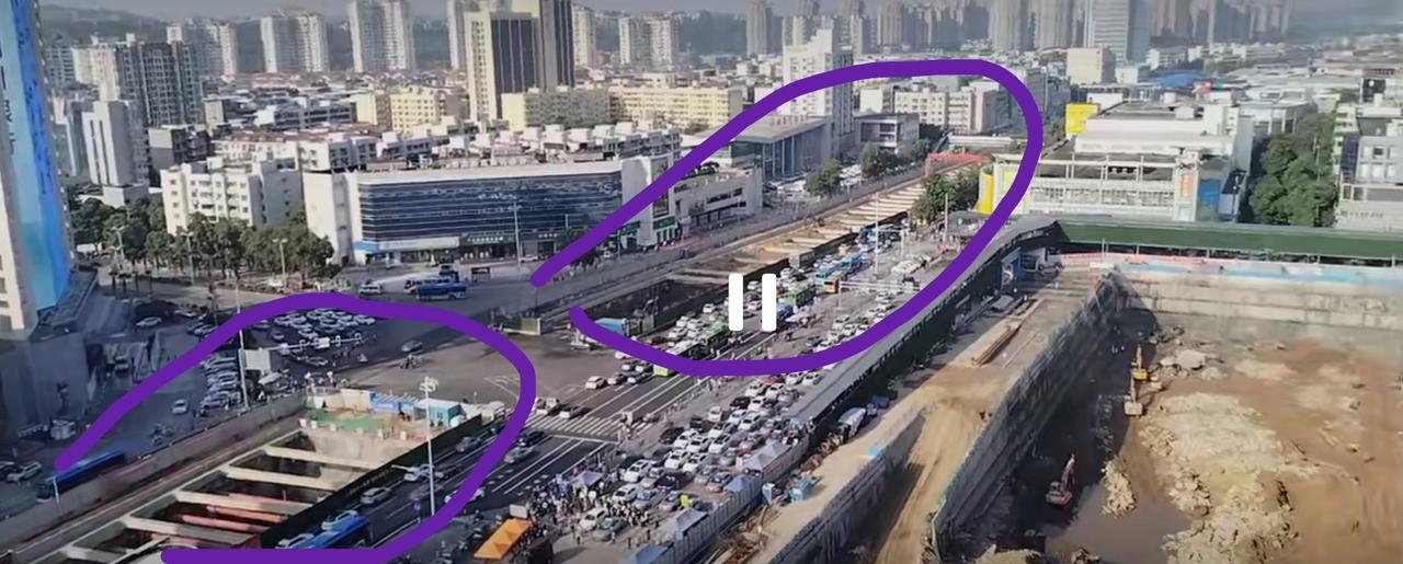 绵阳站前广场和地下隧道的施工正在热火朝天地进行，人们都迫切地希望能早点完成施工投