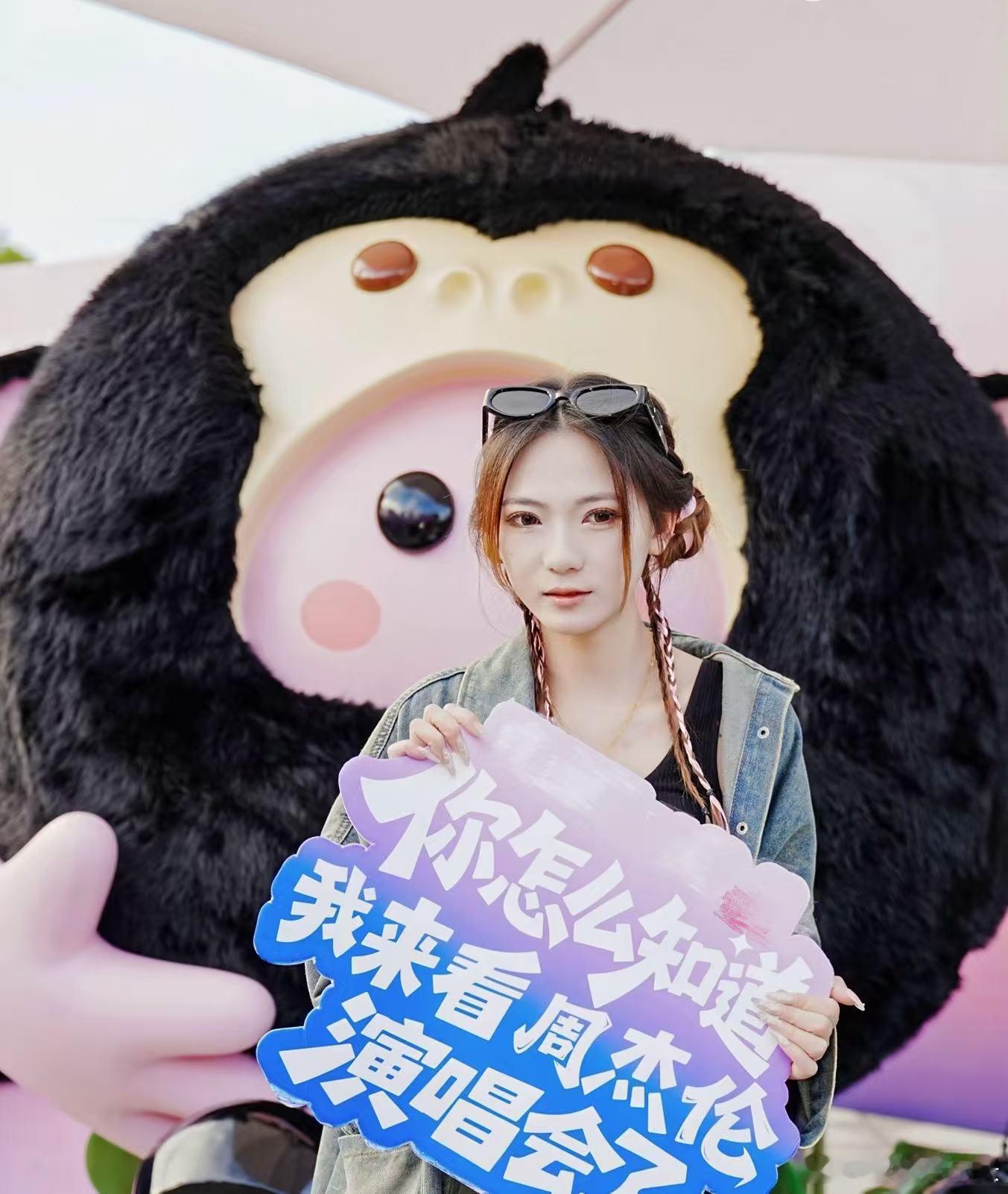 这届杰迷是懂怎么追星的周杰伦演唱会正确的出片方式有一种默契叫"我们都是杰迷"！在