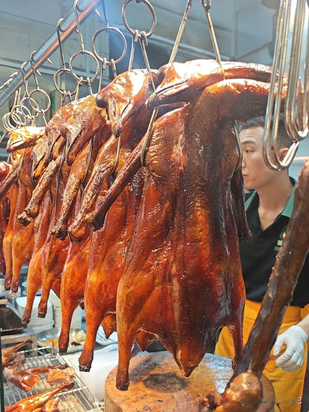 自驾游第325天（2025.5.26）
不愧是必吃榜，烧鹅味美哦[爱慕][爱慕]