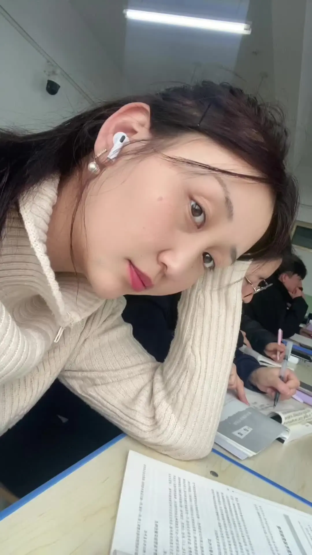 仅仅活着是不够的 还需要阳光 自由 和一点勇气