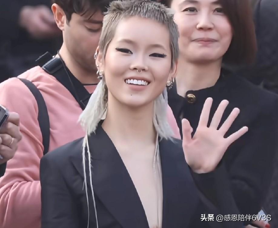 哎呦喂，说起小響儿这事我也挺感慨的！记得那会儿她可是富婆人设啊，现在做了手术去掉