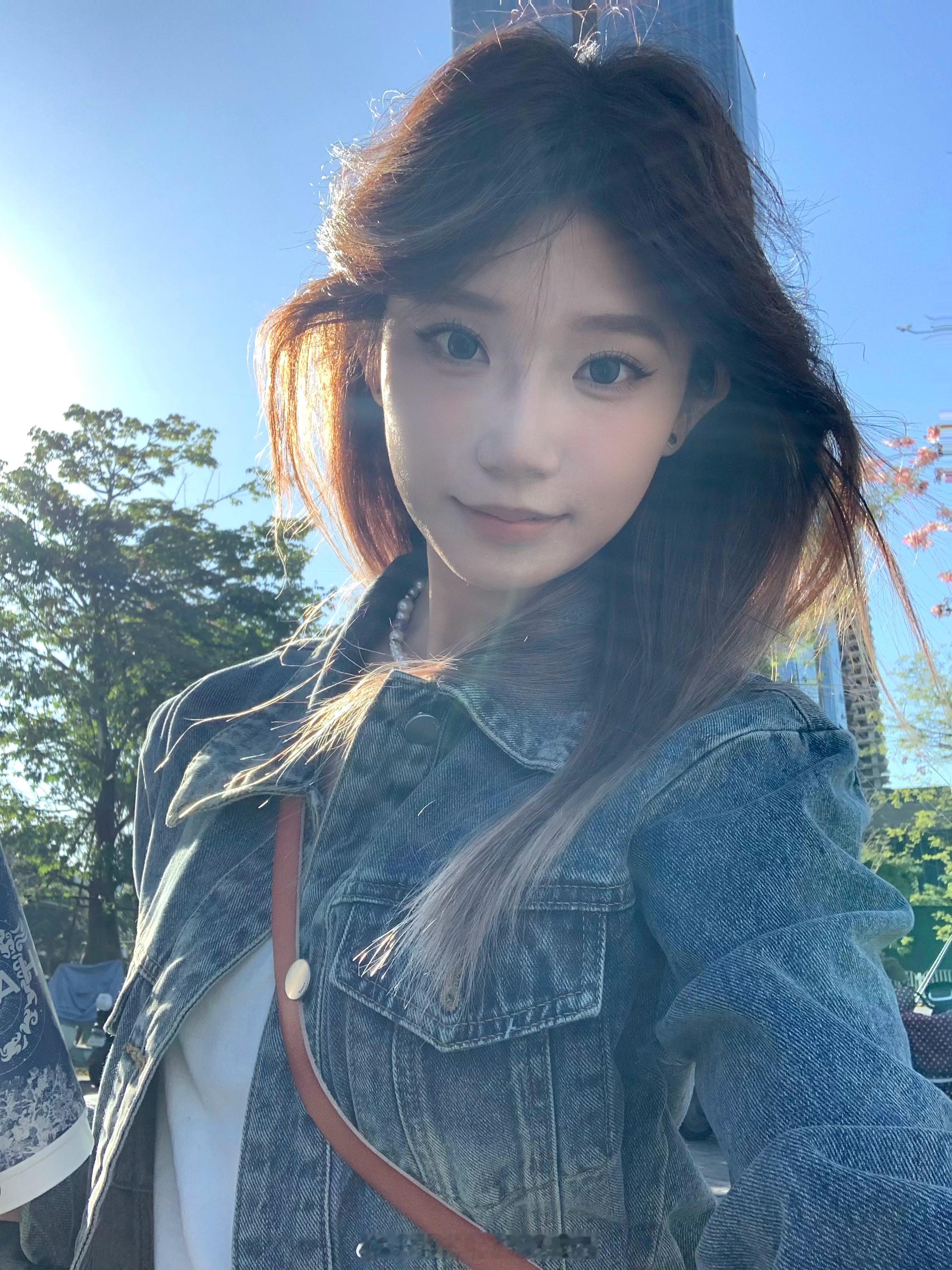 红彤彤～🍄🍓嘿嘿=)闻到了12月的味道🧃🥰 