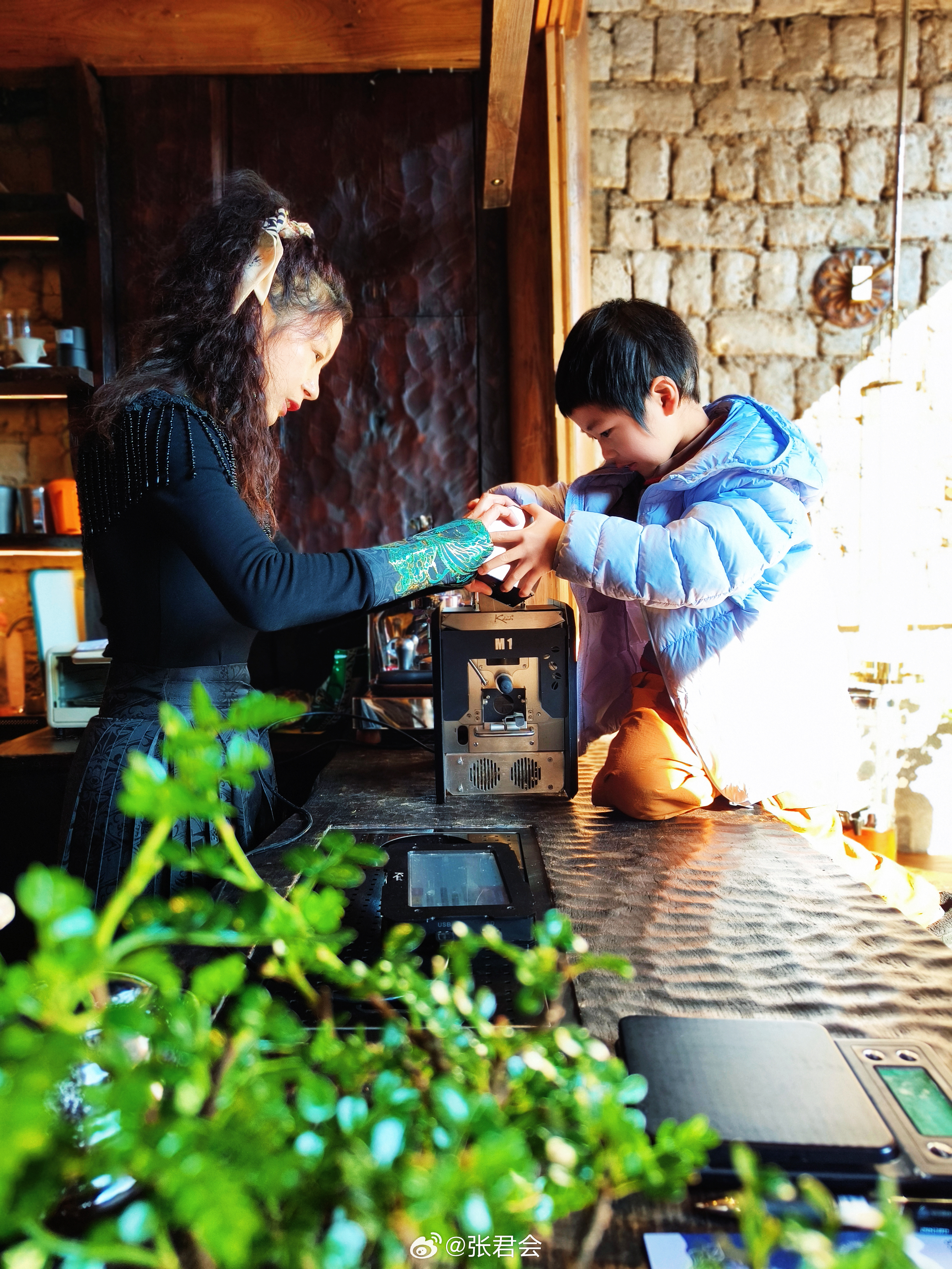 上午等人的当口，烘了一点点绿标花魁庄园豆，尽量的拉平ROR曲线的同时，延长后期发