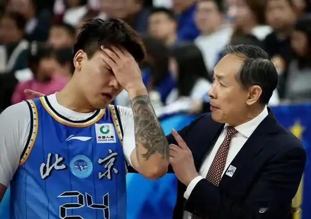 2月1日晚CBA常规赛第22轮，北京主场输给青岛，队史首败。赵睿两罚不中，北京错