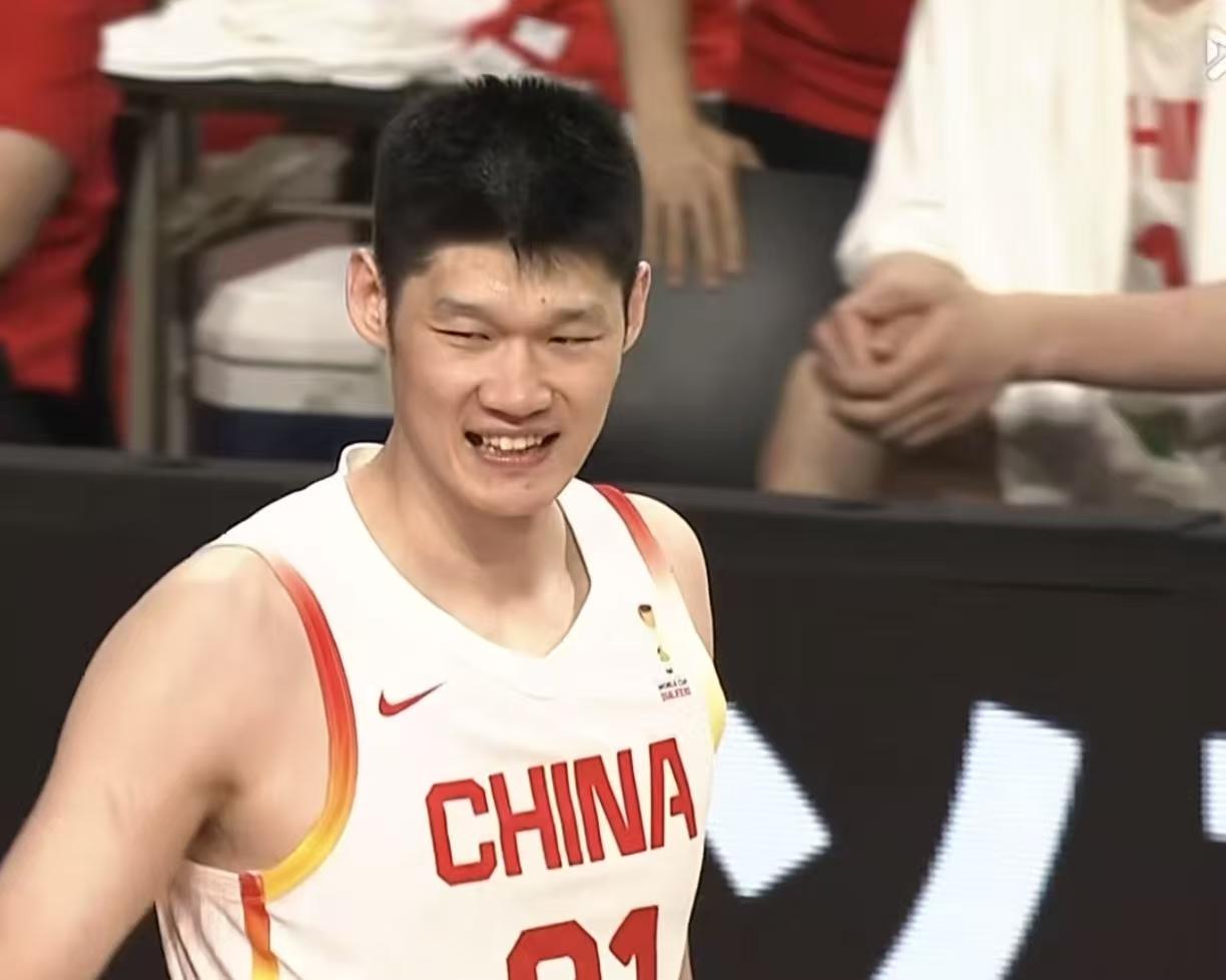 现在我真的觉得，胡金秋的状态，已经远远超过周琦了。就拿昨晚客场对阵日本男篮这场球