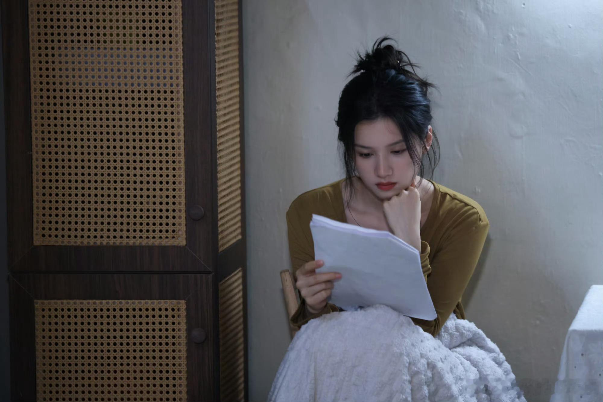 张婧仪 苗靖孕反细节获赞张婧仪在野狗骨头里演技真的很好啊，不过好像都没有看到苗靖