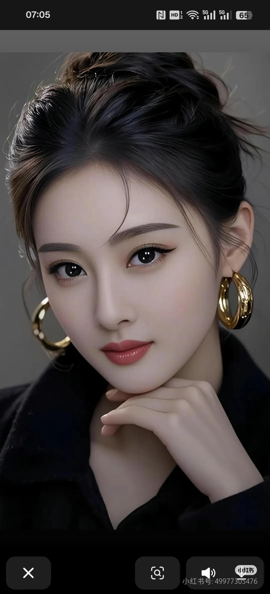 优雅黑发，金色耳环，时尚穿搭，自信微笑街拍 高清美女