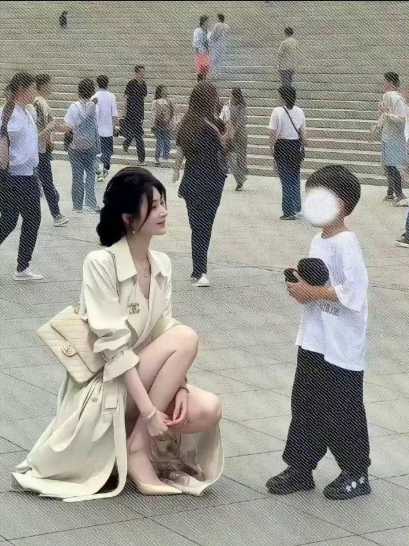 这颜值，普通人里算顶流了吧 