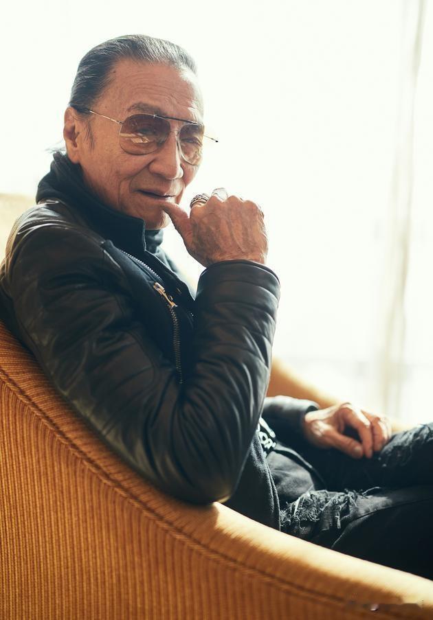 四哥走了，心里像被掏空了一块。小时候守着电视看他演的萧十一郎、阮庭深，那些潇洒身