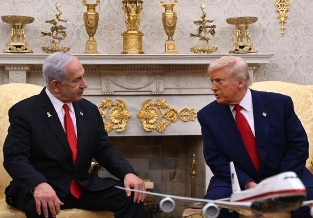 特朗普，万斯，卡罗琳，内塔尼亚胡，这4个人都在撒谎。
咱们先说把火挑起来的人，内