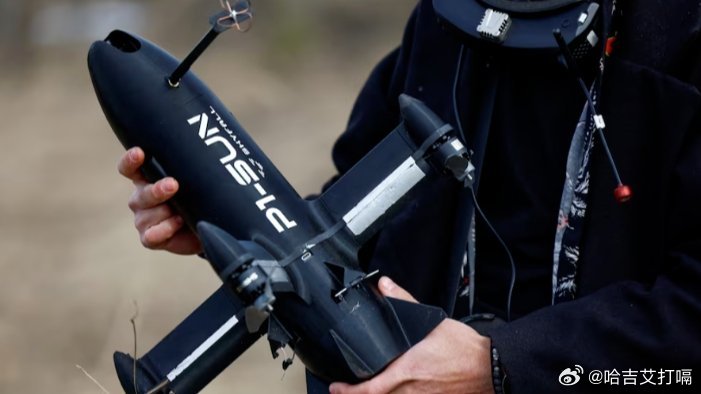 凤凰新闻【乌欲向以分享应对无人机经验，争取“上桌”筹码】俄乌卷入中东战事，泽连斯