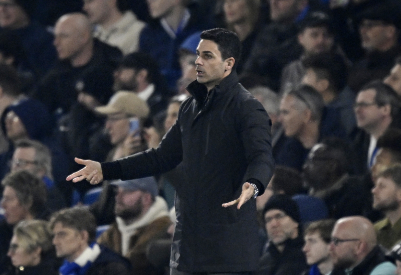 亨利表示，尽管阿森纳身为“挑战者”，但中立球迷并不希望他们赢得联赛冠军，卡拉格则