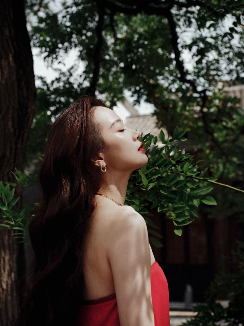 李梦喊话栾念 李梦老师你清醒一点，你是演员不是造型师！但话说回来，能被同行认可衣