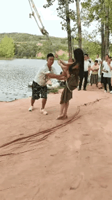 哇塞，这美女转了这么多圈居然都不晕，太厉害了[赞]这让我想起春晚那个一直转圈的小