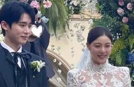 36岁李艺真终婚！坎坷人生铸就“铁肺”传奇
宝子们，韩国娱乐圈最近喜事连连，朴孝