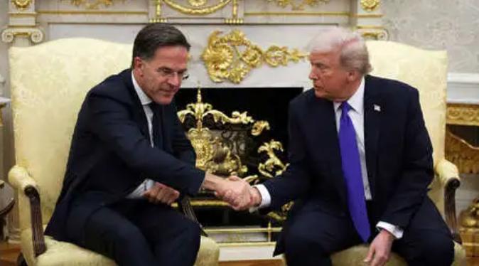 特朗普怒喷北约“纸老虎”！白宫闭门会成激烈“批斗大会”。

本周三，美国总统特朗