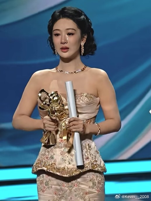 看不懂杨紫竟然能拿白玉兰视后感觉她演技很一般啊 