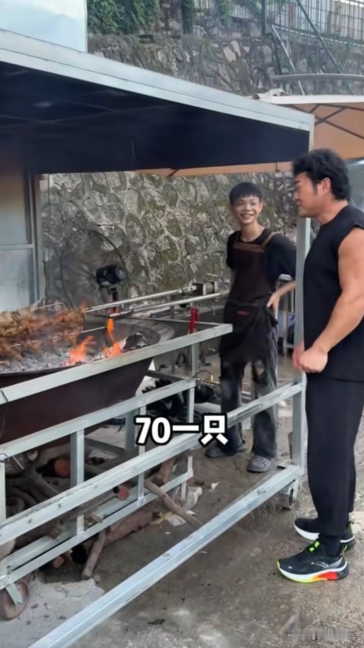 瞧瞧人家！16岁少年在深圳卖烤鸡，日入过万！每个月都会打几万块钱给父母！

6月