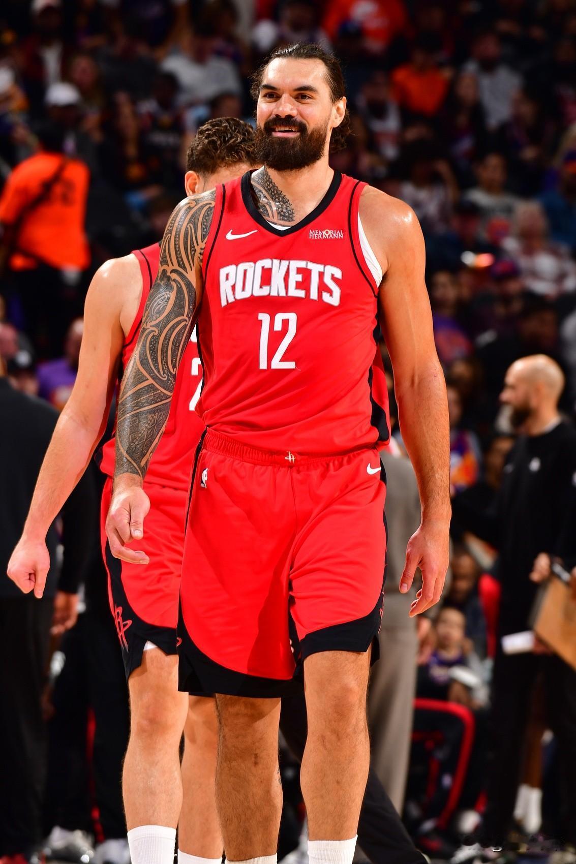 控制了篮板就控制了比赛，海王亚当斯成为了火箭队的篮板守护神!

本赛季火箭场均可