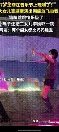 王菲的心性变了！
年轻时的王菲高冷、孤傲、好静、不愿凑热闹，喜欢一个人安安静静地